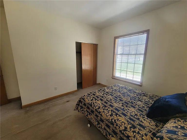 404 E Beau St — Photo 9