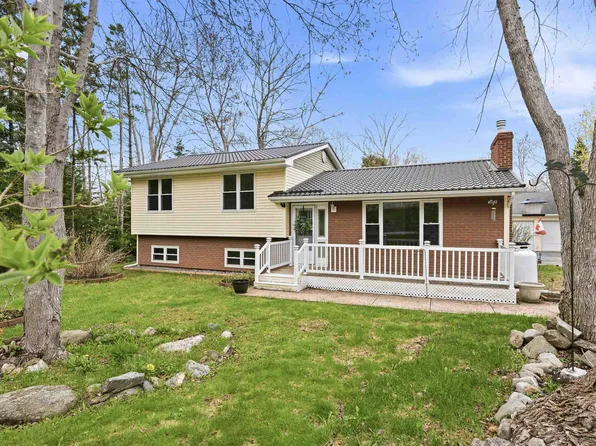 81 Armanda Cres, Halifax, NS B2T 1E5
