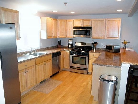 2nd image of 192 Kinsley St APT 3