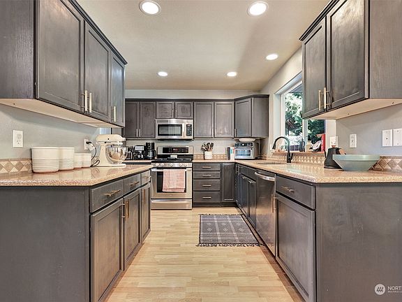 3rd image of 4919 137th Street SE
