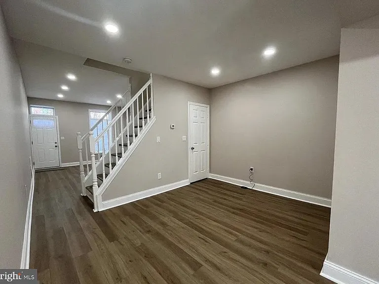 2317 E Fayette St — Photo 8