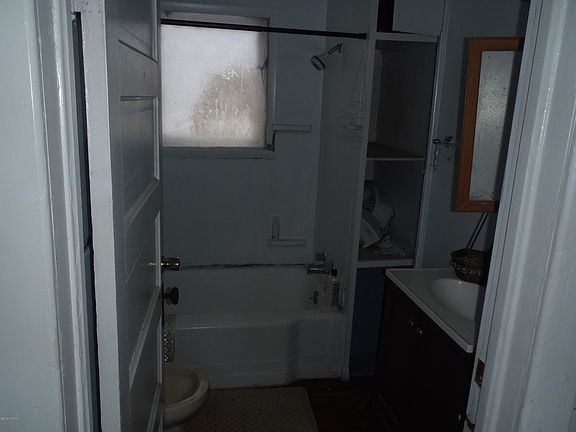 4th image of 221 Hamilton Ave