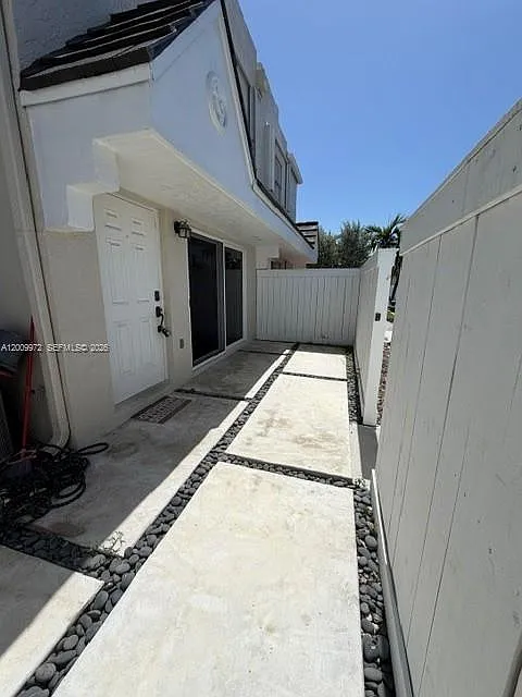 Gables Point Iii Condo — Photo 4