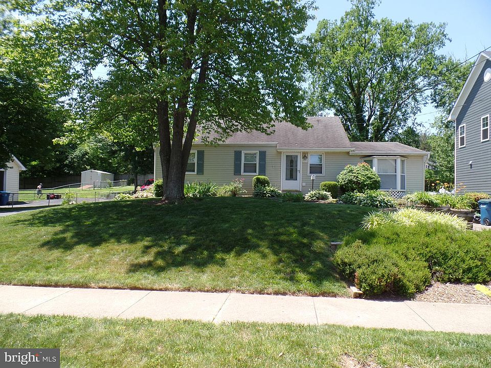 1st image of 1820 Pimmit Dr