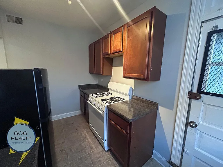 7350 N Damen Ave #G — Photo 8