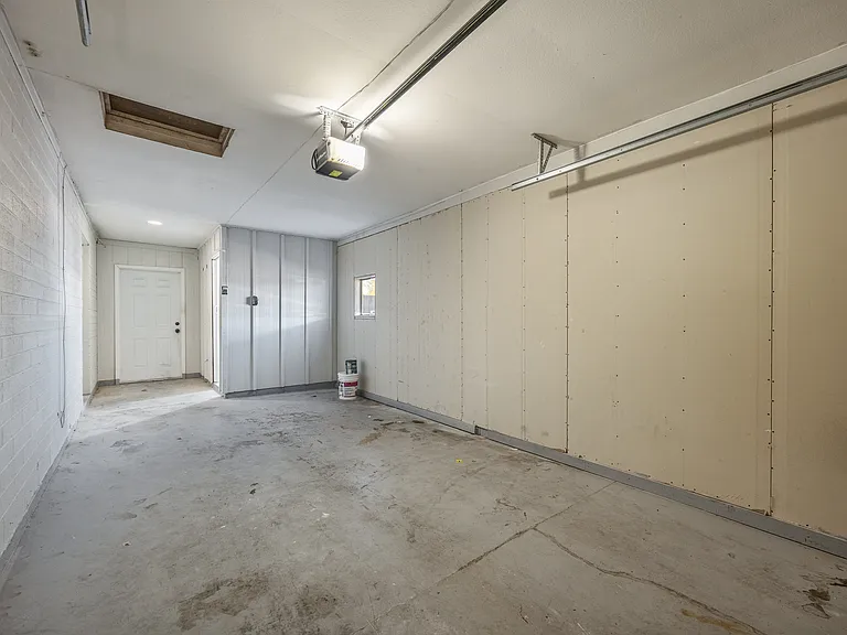 3702 W Tuckey Ln — Photo 23