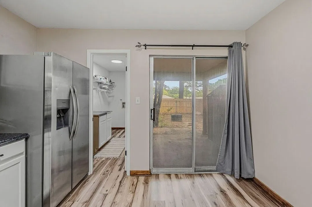 2 bed, 1002 sqft, $1,900 — Photo 3