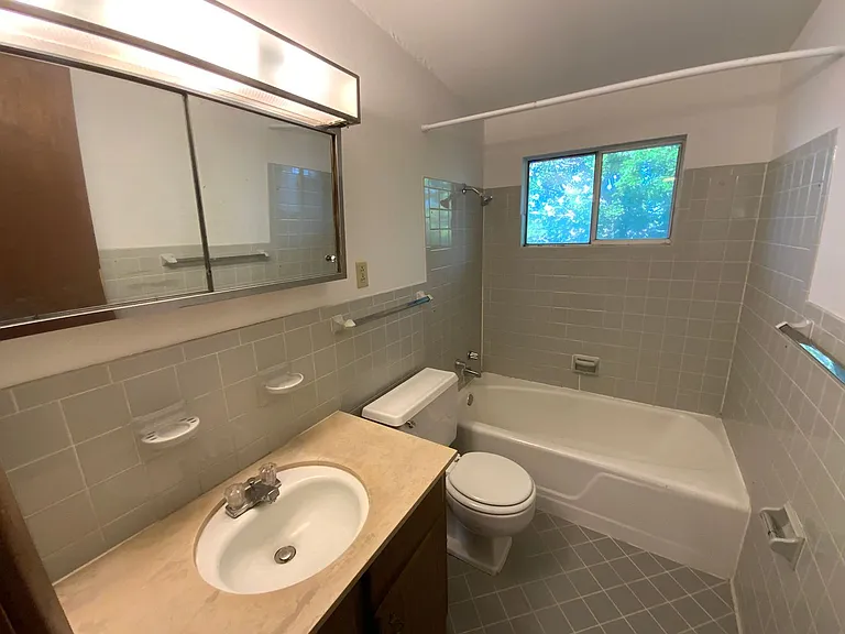 Library Place Apartments — Photo 10