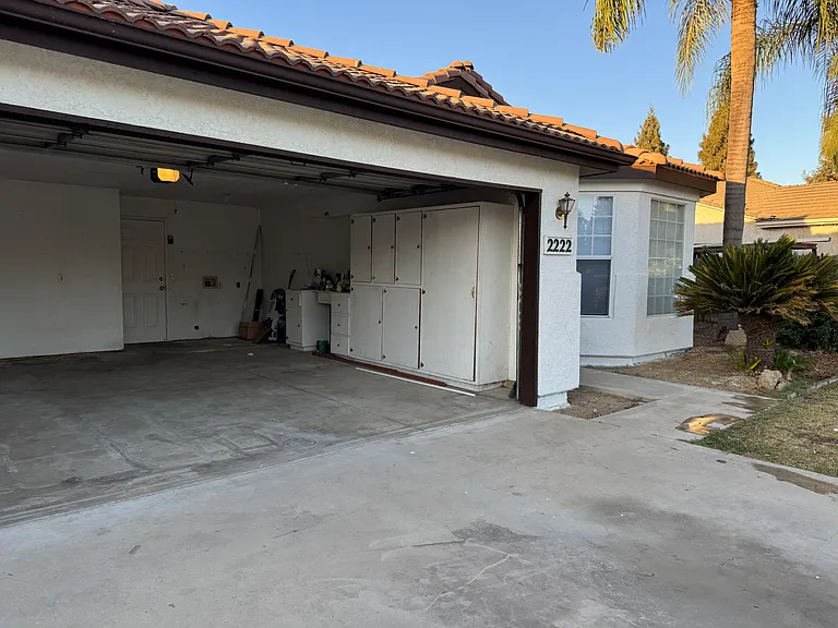 2222 W Vine Ave — Photo 31
