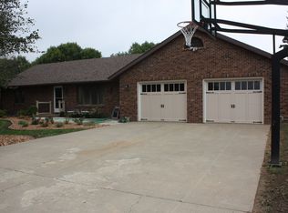 2111 Idaho Dr, Pella, IA 50219