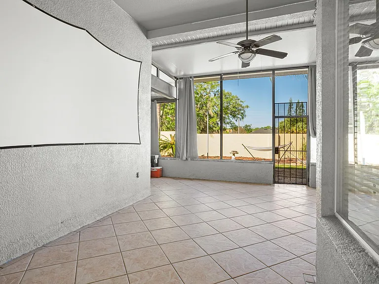 2810 University Acres Dr — Photo 36