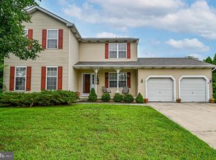 4 Cindy Ct, Burlington, NJ 08016