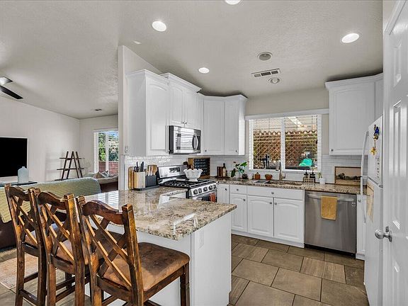 5th image of 250 E Arrowweed Way