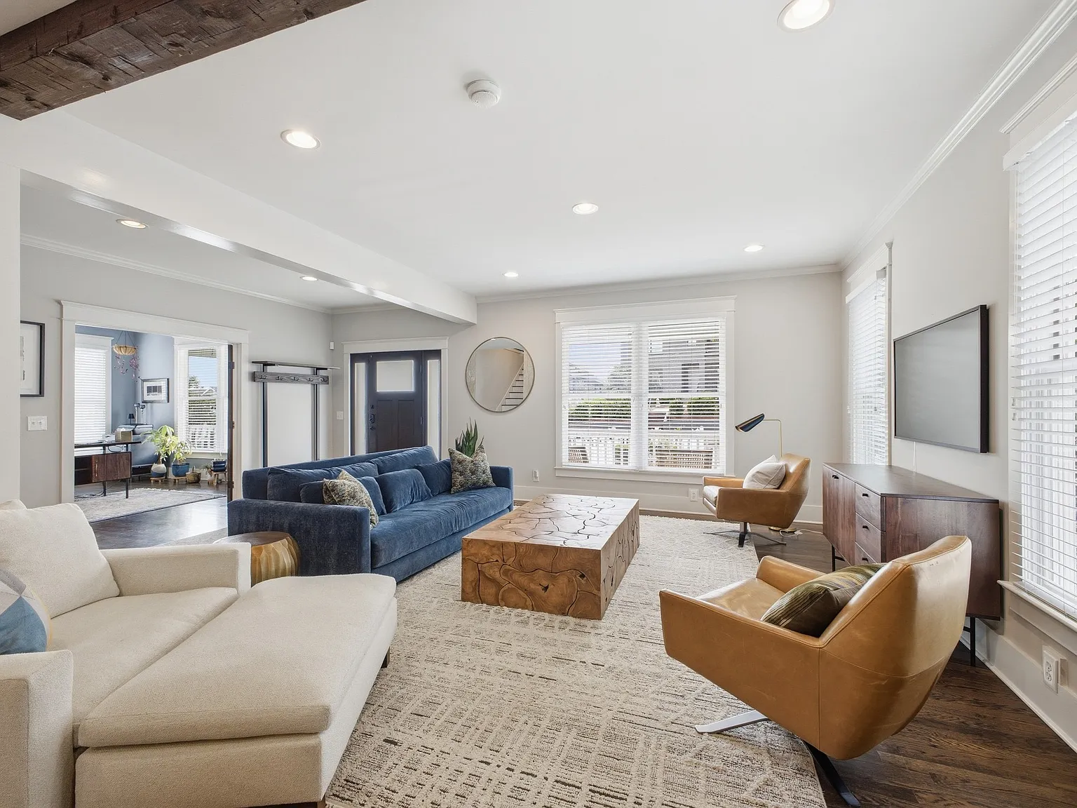 5 bed, 4.5 bath, 4174 sqft, $6,000 — Photo 3