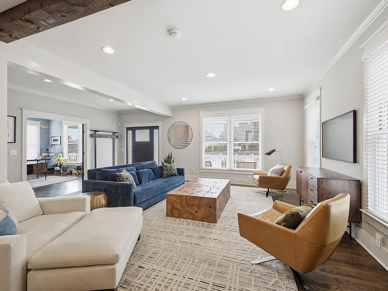 1102 Caldwell Ave — Photo 6