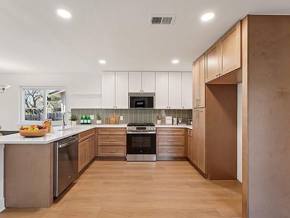 2nd image of 4901 Transit Cir