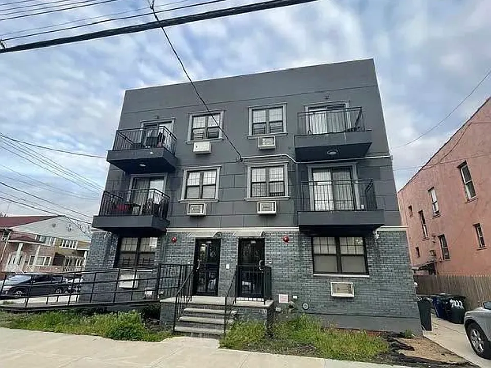 9220 Skidmore Ave #4