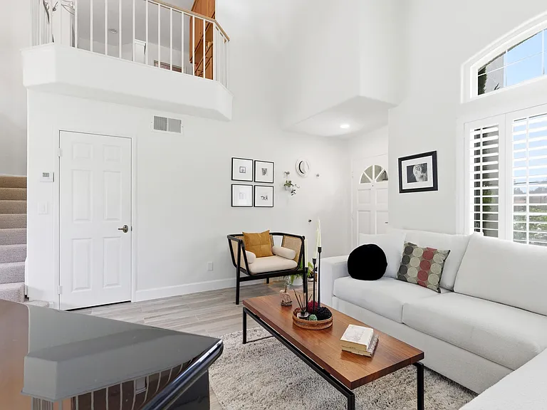 30072 Whitecap — Photo 4