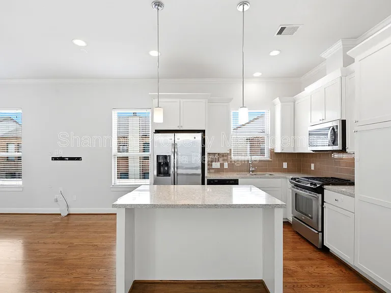8239 Cambridge St — Photo 9