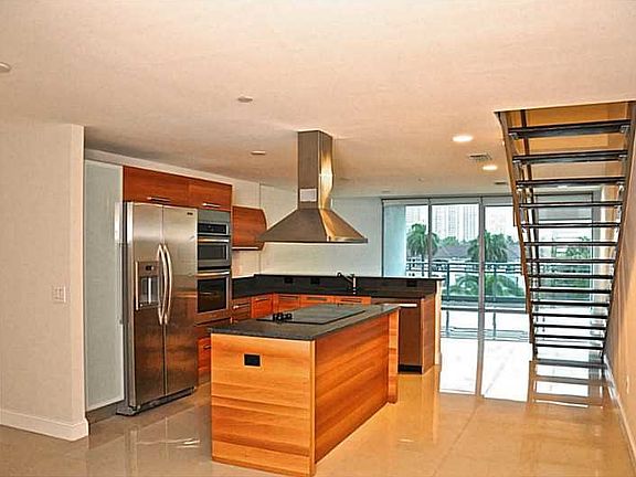 4th image of 2950 NE 188th St APT 340