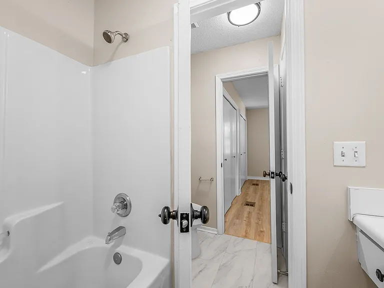 648 Virginia Oak Ct — Photo 32