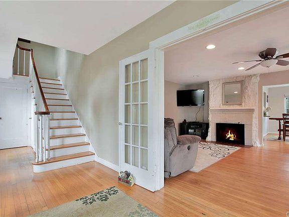 3rd image of 7 Oakwood St