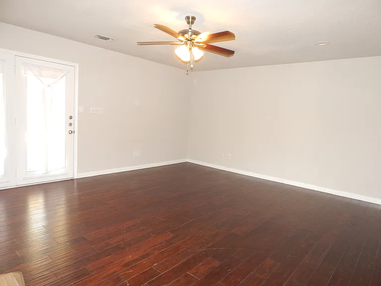 424 Adelaide Dr — Photo 18