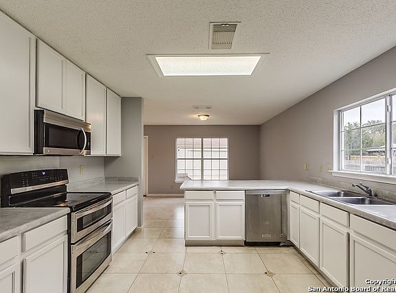 2nd image of 2307 Gold Holly Pl
