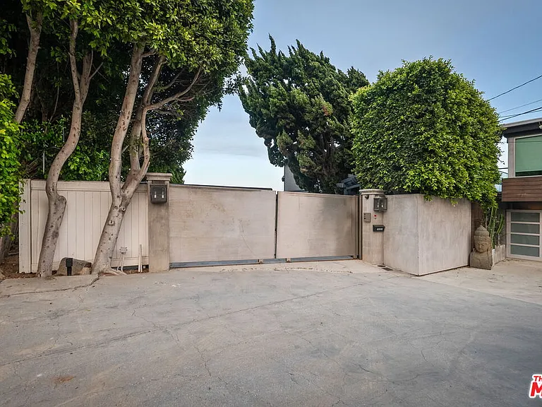 26044 E Pacific Coast Hwy — Photo 28