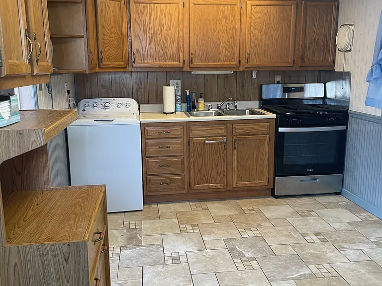 2030 Eastman Ave — Photo 10
