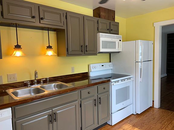 4th image of 1104 McCormick St