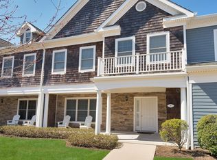 5 Savannah Ln N, Southampton, NY 11968