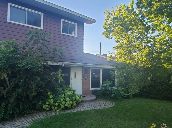 1162 Parkway Dr #1, Ottawa, ON K2C 2W2