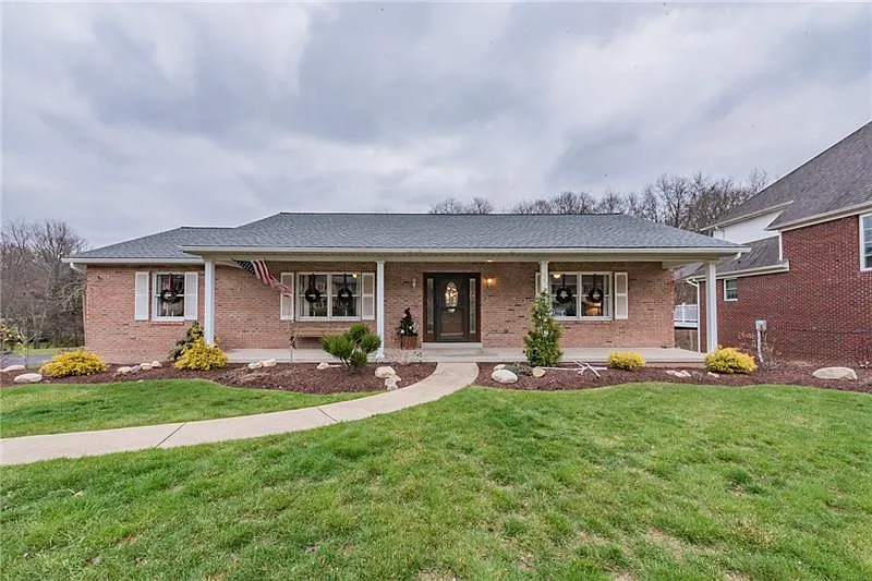 546 Hickory Ln photo 1