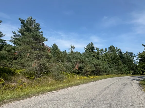 Oley Lake Trl, Gaylord, MI 49735