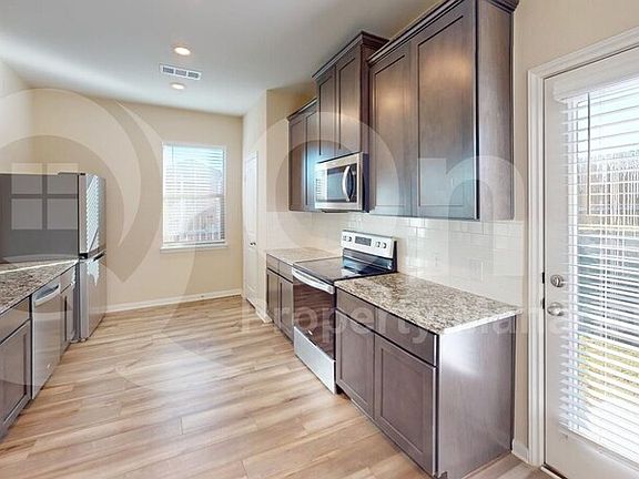 3rd image of 304 Tranquil Ln
