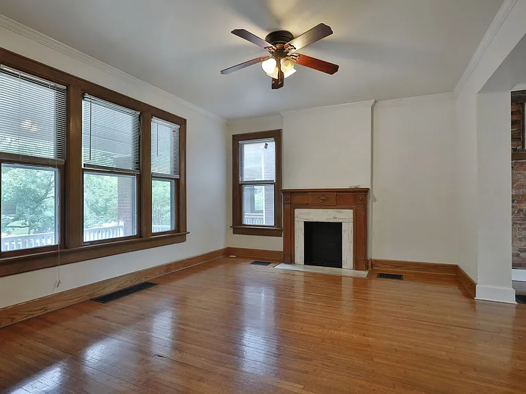 2405 Summit St — Photo 13