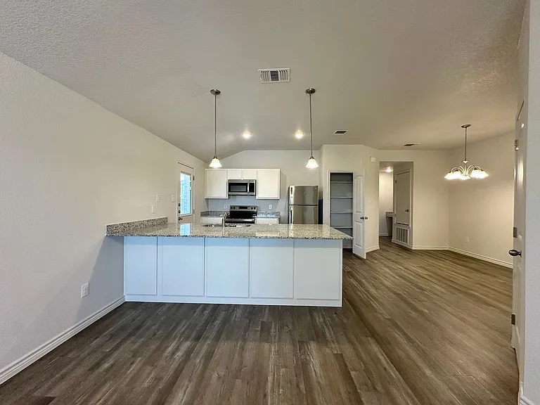 117A Dolphin Dr — Photo 3