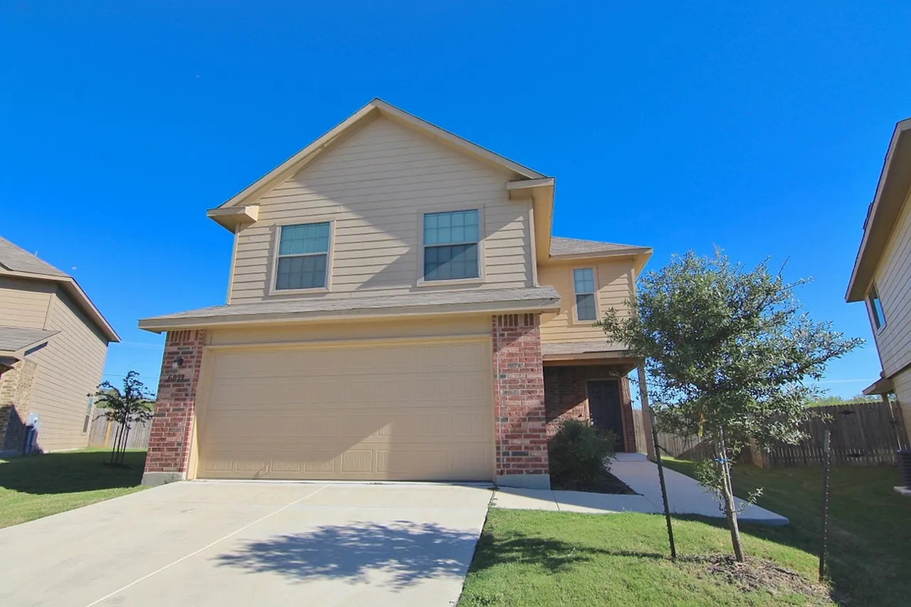 Enclave at Northeast Crossing — Photo 3