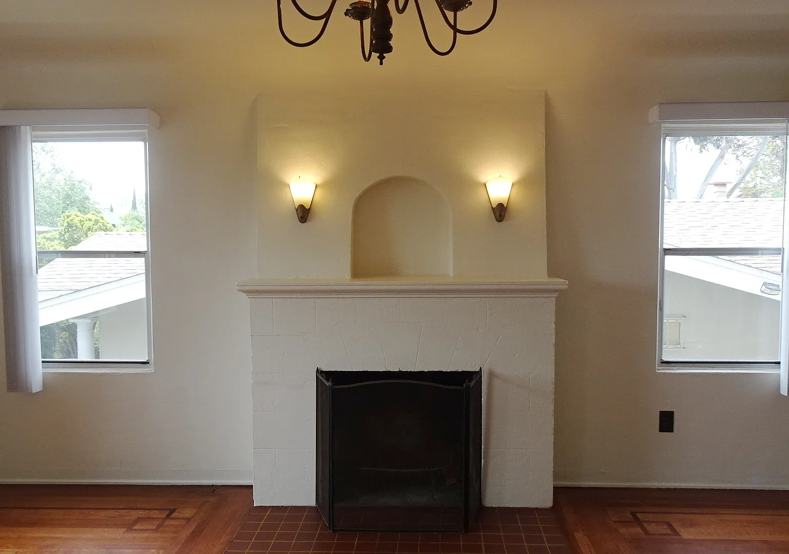 3 bed, 1200 sqft, $3,300 — Photo 2
