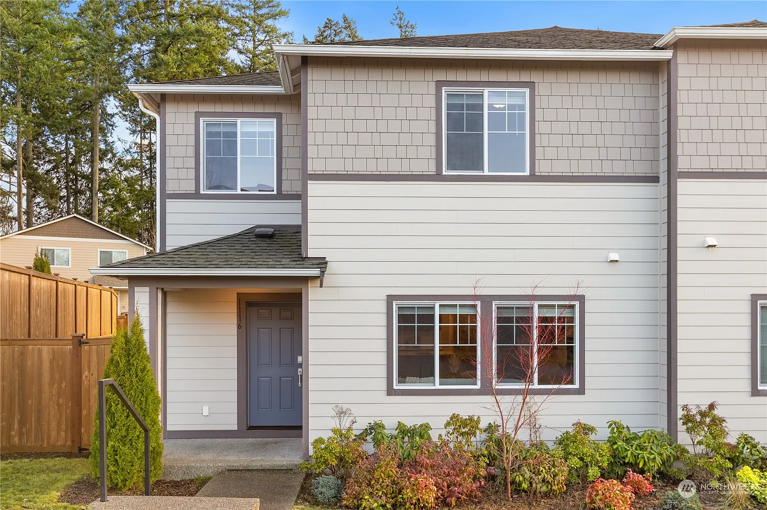1116 Swan Loop photo 1