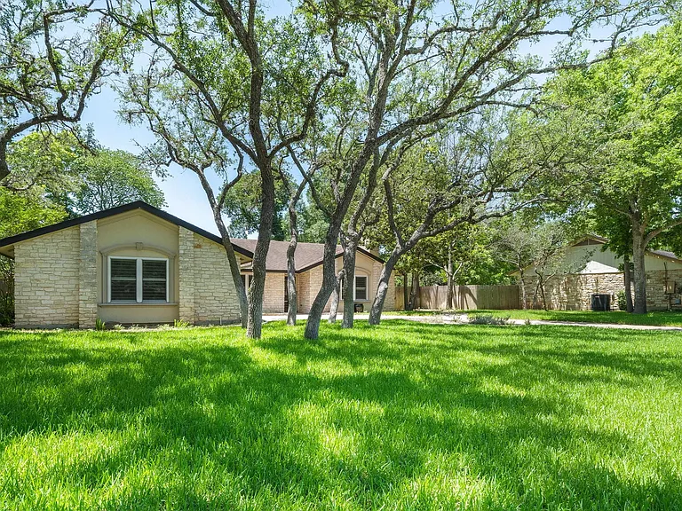3215 Sesbania Dr — Photo 2