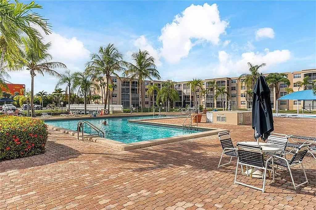 Building Photo - 505 E Dania Beach Blvd #3K