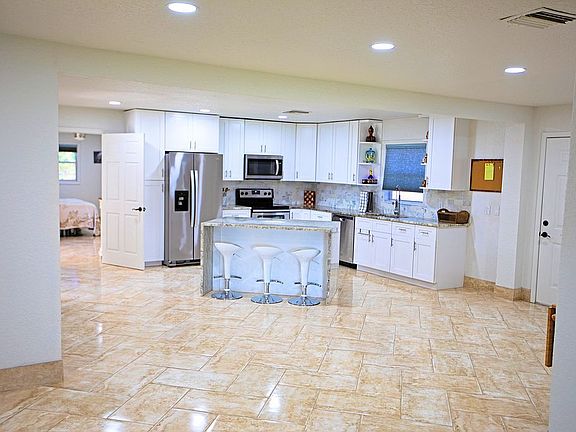 3rd image of 27845 Lois Dr
