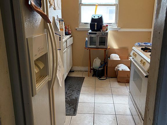 4th image of 16019 Ellsworth St