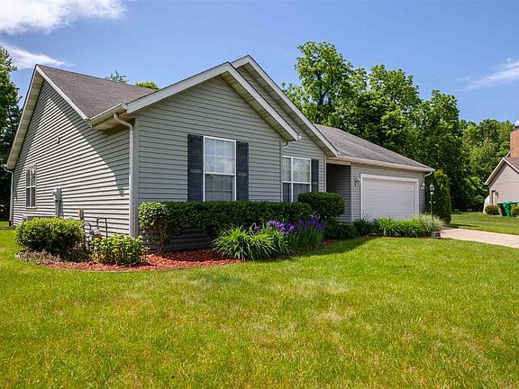 2nd image of 57143 Pine Needle Ct