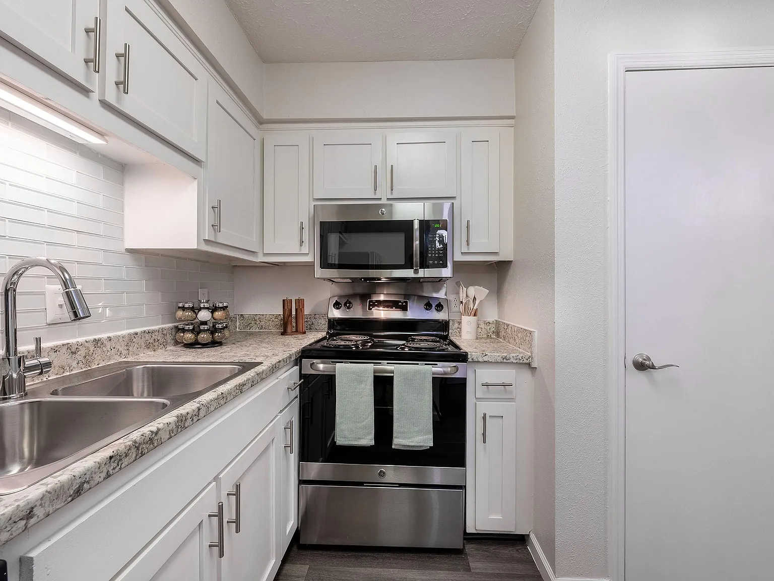Chase Cove Apartments — Photo 3