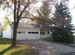 1304 Grande Ave, Center Point, IA 52213