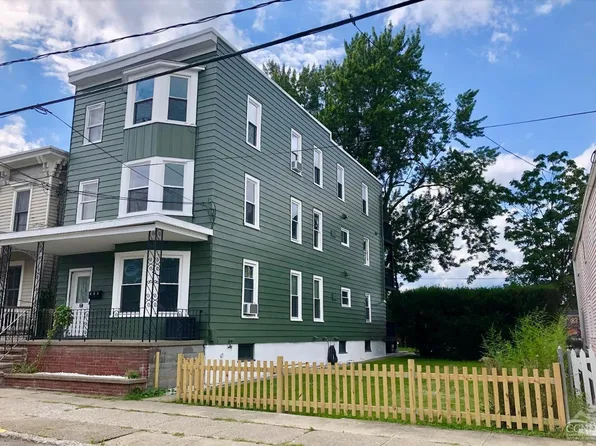 21 8th St #2, Hudson, NY 12534