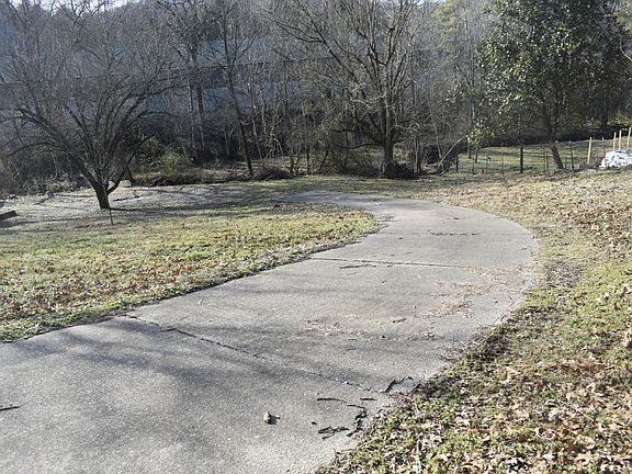 4th image of 178 Hunter Ave